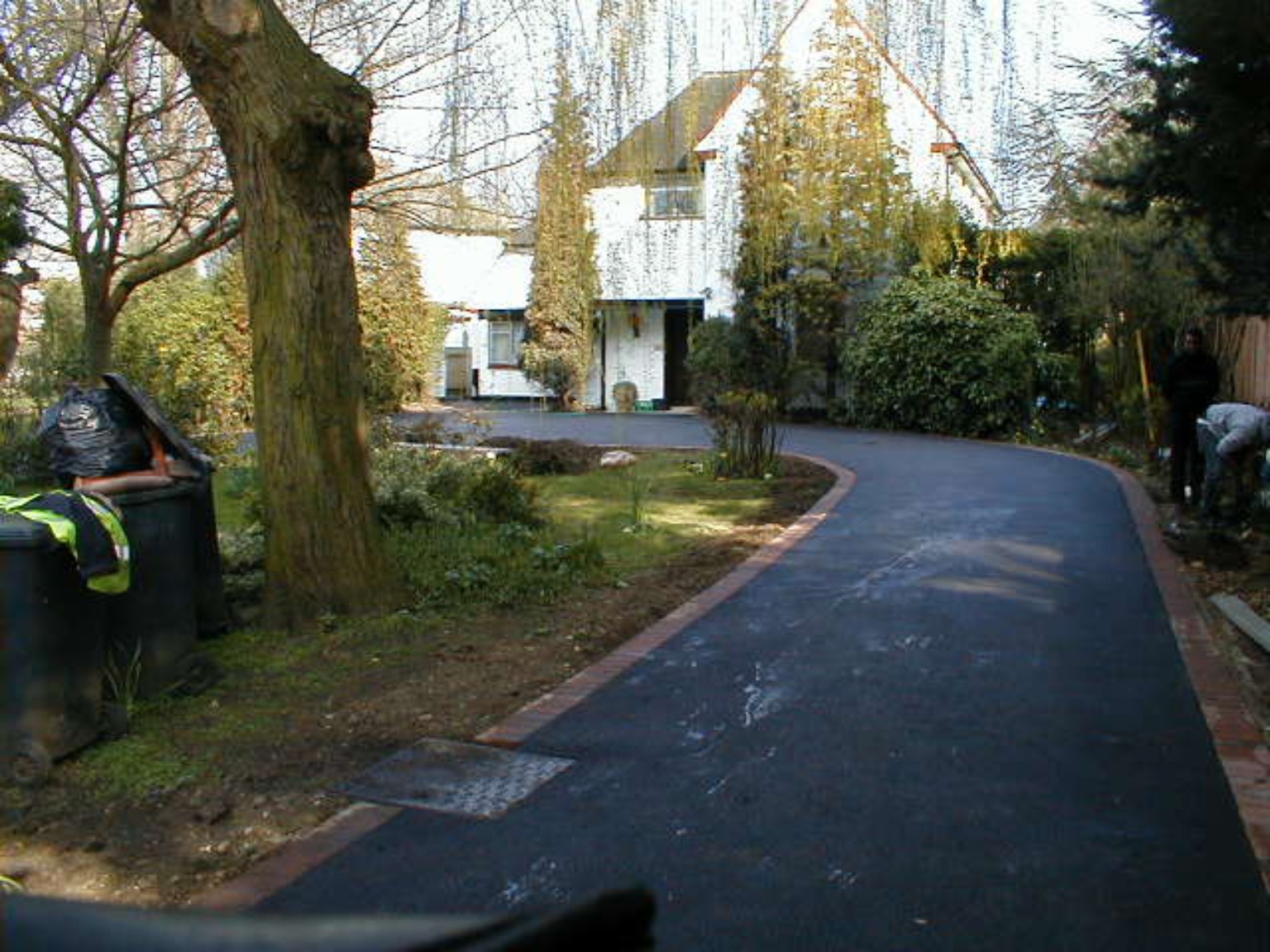 Completed large tarmac driveway in Crieff, Perthshire, Scotland with curved block-paved borders